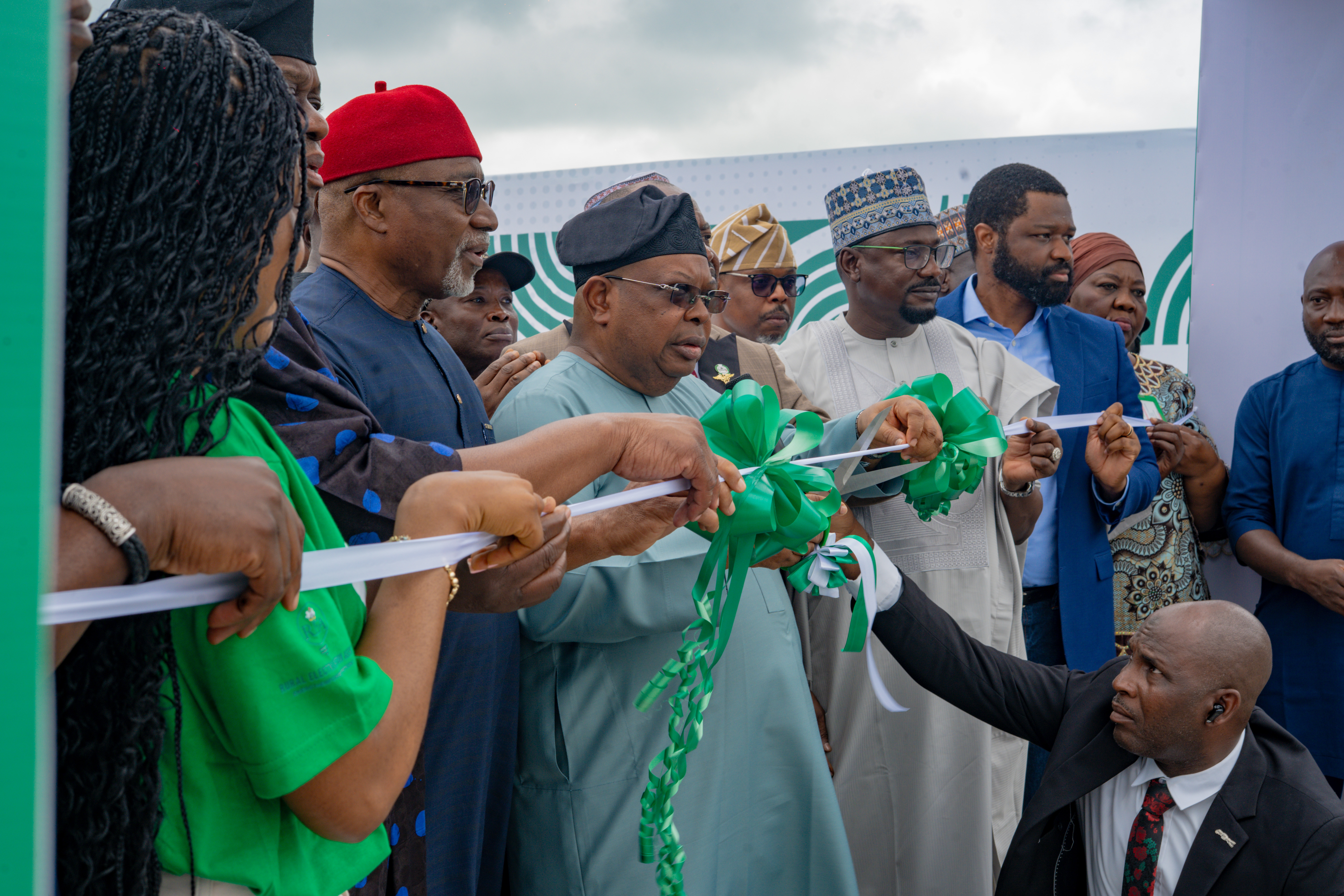FG Commissions 3MW Solar Hybrid Power Project at Yakubu Gowon University
